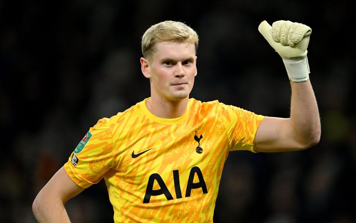 开云体育-罗马诺：西汉姆联在关注热刺门将金斯基