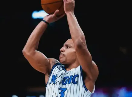 开云体育-贝恩全场17投7中，三分7中3得到19分4篮板1抢断1封盖