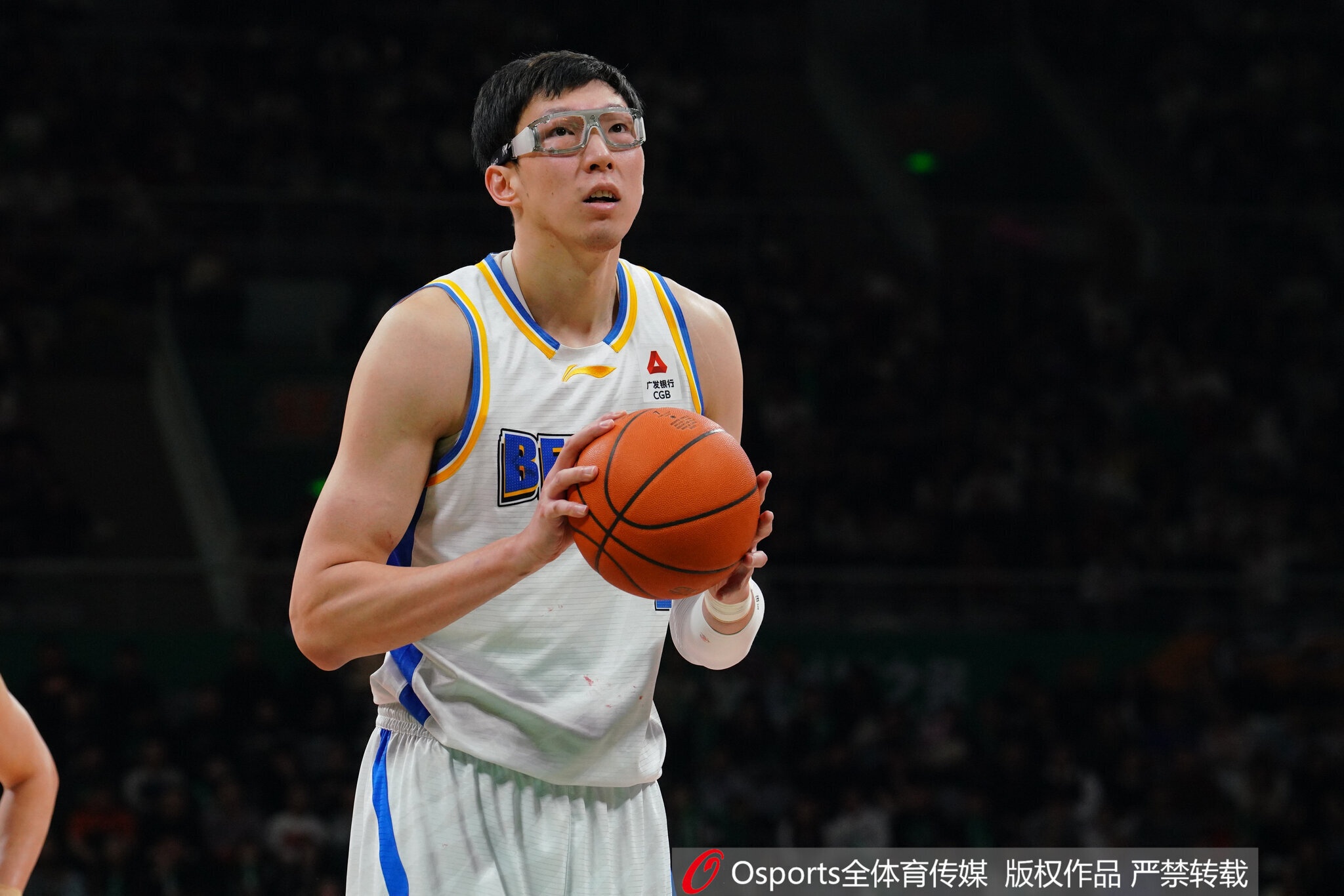 云开体育-表现平平!周琦首发23分钟 4中2&罚球6中5拿到9分8板